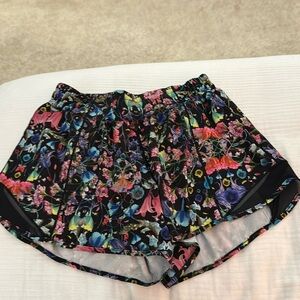 Lululemon 4” inseam hotty hot shorts multi color flower size 6